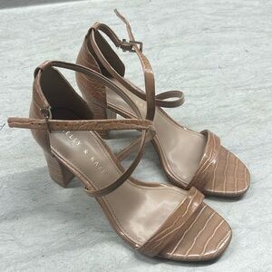 Women’s size 7 nude straps heels.